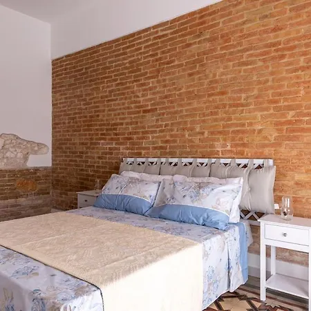 Virgilio House 3 *